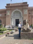 Возле Египетского музея, где собраны сокровища и реликвии египетской цивилизации